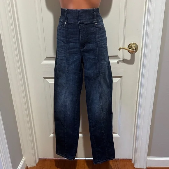 WHBM Extra High Rise Straight Pintuck Leg Medium Wash Jeans Size 8 $120 EUC KL - Picture 3 of 16